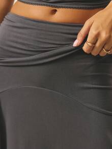 Aralina 女士休闲时尚优雅奢华低腰手帕式中长裙，完美适用于圣诞派对、新年派对、活动季和派对季的着装。 - 灰色 - 查看 3