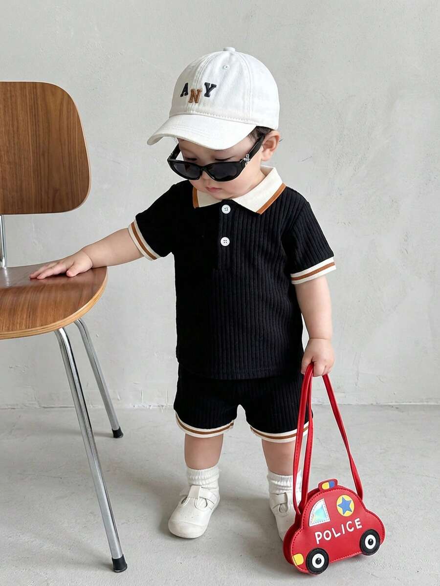 SHEIN Vintaside Kids 2件組男嬰黑色條紋POLO衫上衣與短褲套裝,柔軟羅紋面料幼童夏季休閒紳士風家庭穿搭,6個月-3歲 - 黑色 - 查看 1