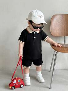 SHEIN Vintaside Kids 2件組男嬰黑色條紋POLO衫上衣與短褲套裝，柔軟羅紋面料幼童夏季休閒紳士風家庭穿搭，6個月-3歲 - 黑色 - 查看 9
