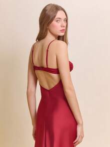 lacRébo Váy midi dài thanh lịch bằng vải satin màu đỏ sẫm với cúp ngực ren và dây mỏng gợi cảm, sang trọng cho mùa thu đông - Màu Đỏ Sâu - Xem 2