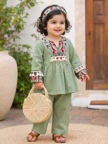 SHEIN 2pcs Baby Girl Vacation Casual Floral Print Long Sleeve Shirt & Elastic Waist Pants Set - Green - View 9
