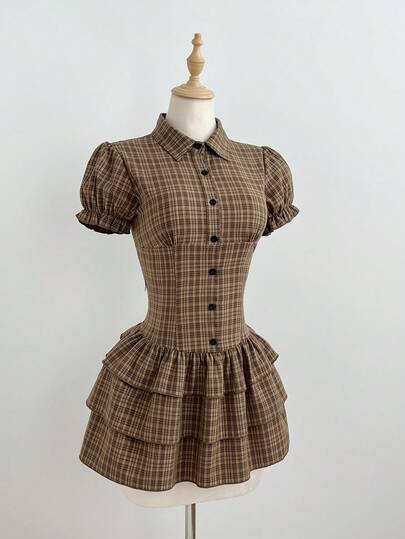 Elamini 复古格纹 Polo 衫，纽扣门襟；迷你蛋糕式层叠连衣裙；校园风；春夏装