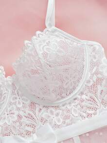 SHEIN Set 4 buc: Cămașă de noapte romantică de mireasă din dantelă contrastantă cu plasă și fundă + șnur tanga + 2 șosete - alb - Vizualizare 3