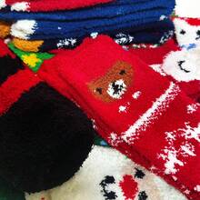 12 pares de calcetines navideños de pelo de coral con diseños animados de animales, calcetines para dormir, peludos, hogareños y para suelo - 12 pares de colores mixtos - Ver 7