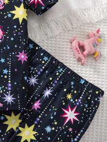 SHEIN Conjunto de camiseta de manga corta con estampado de dibujos animados y pantalones de cintura elástica, estilo casual y lindo para bebé niña - Negro - Ver 5