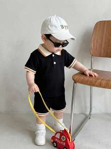 SHEIN Vintaside Kids 2件組男嬰黑色條紋POLO衫上衣與短褲套裝，柔軟羅紋面料幼童夏季休閒紳士風家庭穿搭，6個月-3歲 - 黑色 - 查看 12