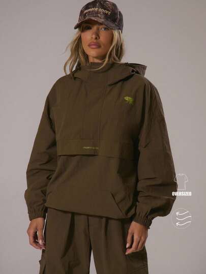 Musera Sport 运动图案印花连帽套头夹克，适合冬季运动、健身房锻炼等场合。