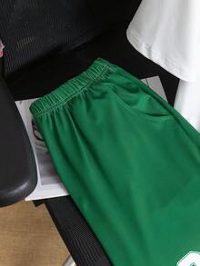 SHEIN Vacaura 2件套青少年（男童）春夏运动休闲足球泼墨印花短袖T恤和短裤套装 - 綠色 - 查看 5