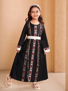 SHEIN Embroidered Sheer Robe For Young Girl This Long Dress Features A Vintage Round Neck And Long Sleeves, With A Black Base, Paired With Fashionable Prints And A Sheer Shawl. A Beige Waistband Cinches The Waist, Creating A Effect. Comfortable And Stylish, Providing Your Little One With A Truly Unique Wearing Experience. Thobes For Kid Girls Kids Black Abaya Kids Arabic Dress Abayas For Kids - Black - View 5