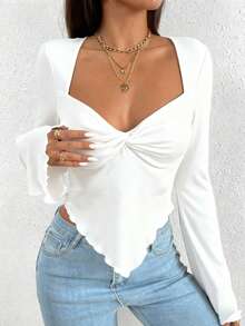 Almamuse Lässiges einfarbiges T-Shirt mit verdrehten Glockenärmeln und asymmetrischem Saum