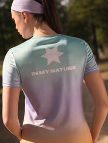 SHEIN T-shirt à manches courtes col rond pour femme In My Nature, imprimé dégradé multicolore. Hauts de vêtements de plein air pour la randonnée et le camping