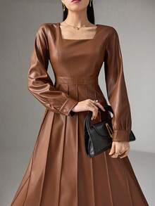 DAZY Vestido de mujer elegante de unicolor de piel de PU con cuello cuadrado plisado de longitud media, otoño/invierno - Caqui - Ver 6