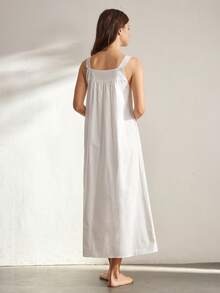 Ocili 女士花卉刺绣镂空纽扣设计休闲连衣裙