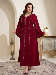 Al Najma 大码女式水钻花朵装饰V领长袖优雅阿拉伯风格长裙 - 酒紅色 - 查看 3
