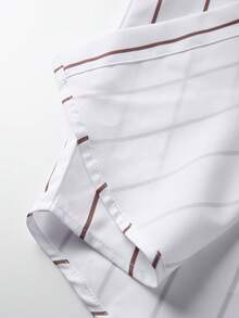 Manfinity Campus Court 男士撞色条纹字母印花连帽长袖衬衫（不规则剪裁） - 咖啡棕 - 查看 3