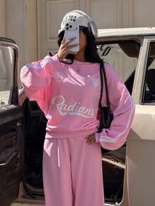 Muchica 2025秋冬女装街头风穿搭 / 冬季女装 / 两件套女装 / 粉色复古印花卫衣套装 / 长袖卫衣 / 休闲圆领简约长袖裤侧边织带两件套 / Y2K服装 / 街头风 / 女装外套 / 复古汽车图案 - 粉色 - 查看 5