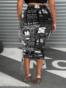 SHEIN CURVE+ 大码时尚报纸印花修身半身裙 - 黑與白 - 查看 2