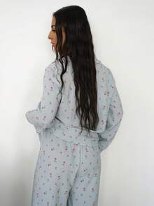 SAYEHFBABY 2 piezas Conjunto de pijama con top con cuello y volantes con estampado floral diminuto y pantalones, temporada festiva, esplendor floral abundante, ropa de otoño cálida y elegante - Multicolor - Ver 2