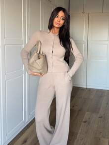 Ronhire 纽扣长袖开衫搭配宽松弹力针织裤和罗纹针织套装，尽显优雅性感街头风，适合秋季夜晚外出、晚宴派对和冬季穿着。 - 灰色 - 查看 3