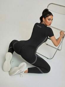 Innovista 女士无缝运动连体裤，内置胸罩，可拆卸胸垫，弹力瑜伽健身连体衣，网眼镂空透气设计，适合秋季运动，具有收腹提臀功能，日常休闲运动服，适合办公室、健身房和居家办公穿着。 - 黑色 - 查看 3