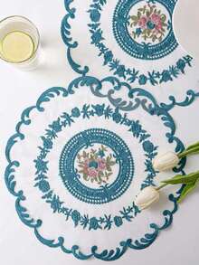 4 قطع من الحصير المائدة من البوليستر، مزين بالتطريز لديكور طاولة الطعام، عازل للحرارة، مقاوم للخدش والغبار، مناسب للزفاف والحفلات والهدايا وأعياد الميلاد والكريسماس - بيج - مشاهدة 9