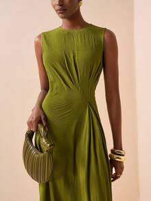 Zivah 2026春夏新品，适合情人节、音乐节、复活节、西部风、游牧风、波西米亚风、纳什维尔风、派对、婚礼、晚宴、约会、聚会、生日、学院风、学生装、日常休闲、百搭基础款、休闲度假、邮轮旅行、海滩、日光浴、爆款、优雅、通勤、商务休闲等场合。无袖圆领，腰部扭结褶皱设计，不对称下摆，修身A字长裙，绿色长裙，春夏长裙，派对长裙，性感长裙，女士长裙 - 綠色 - 查看 7