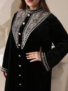 Modelyn Đầm nhung dài họa tiết hoa tối giản, màu trơn cỡ lớn dành cho nữ, cổ áo đính nút ngọc trai - màu đen - Xem 4