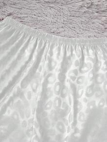 SHEIN Bộ 3 đồ ngủ lụa giả cổ họa tiết da báo thanh lịch dành cho nữ, quần short tay ngắn và quần dài - trắng - Xem 4