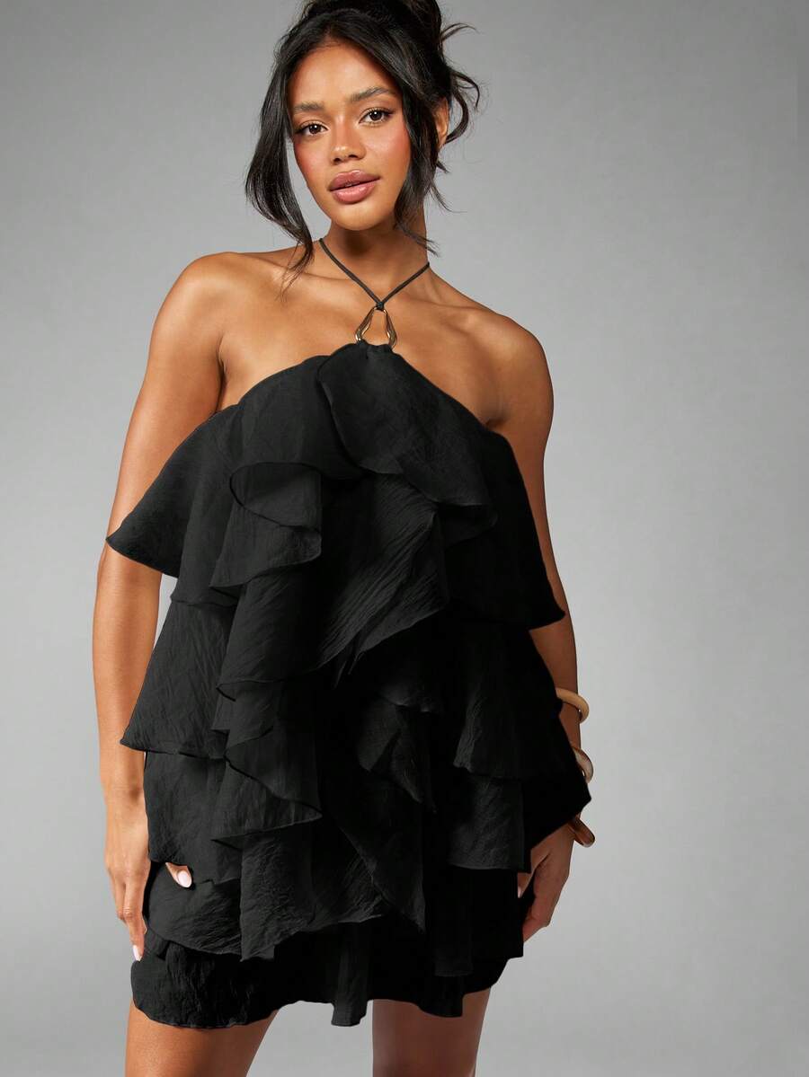 MISSGUIDED Vestido mini de organza con volantes, cuello halter y detalle de cordones en la espalda, vestido de fiesta con capas escalonadas para eventos especiales - Negro - Ver 1