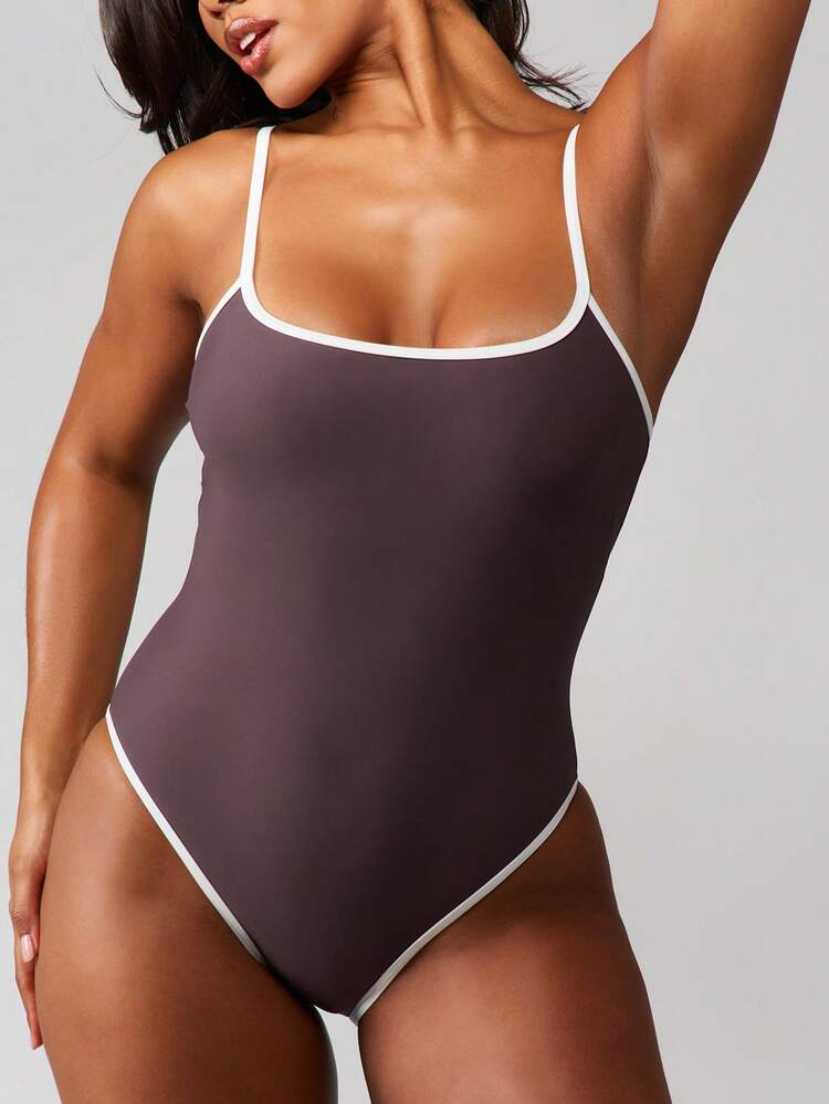MISSGUIDED Maiô de uma peça com decote redondo, alças finas e cobertura total, com detalhe de acabamento em branco na barra alta, ideal para praia e piscina no verão