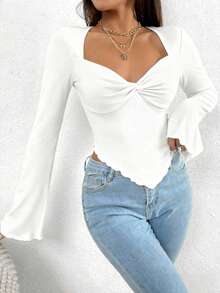 Almamuse Lässiges einfarbiges T-Shirt mit verdrehten Glockenärmeln und asymmetrischem Saum