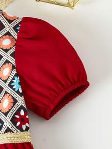 SHEIN Bộ đồ liền thân tay ngắn cổ tròn xếp nếp họa tiết chắp vá cho bé gái, Xuân/Hè - Màu Đỏ Sâu - Xem 7