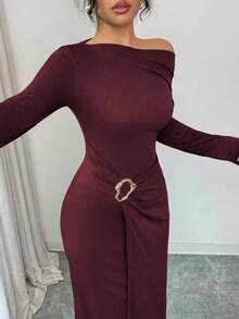 SHEIN Elenzya 女士优雅斜领长袖修身连衣裙，腰部收紧设计，饰有金属纽扣 - 酒紅色 - 查看 5