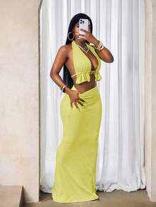 BamGleam Bộ đồ nữ gồm áo croptop cổ yếm khoét rỗng bằng kim loại, gợi cảm và chân váy ôm sát. - Màu vàng - Xem 3