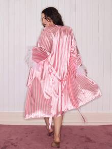 SweetSlumber 粉色条纹可爱蕾丝拼接迷你吊带背心 粉色条纹羽毛拼接长袍 大码长袍 - 粉色 - 查看 2