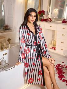 SHEIN Bata de estar por casa con estampado de rayas y ribete con estampado de labios de seda sintética - Blanco y Negro - Ver 4