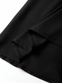 GlowEve CURVE 女士几何印花拼接面料交叉V领腰部金属扣装饰A字长袖连衣裙，春秋季 - 黑與白 - 查看 4