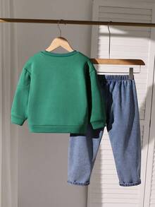 SHEIN 2 件套年轻男孩时尚套装：橄榄绿色针织圆领长袖运动衫和仿口袋牛仔长裤休闲装，适合日常穿着、上学、旅行、度假、休闲、夏季 - 墨綠色 - 查看 2