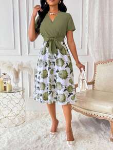 SHEIN PETITE Women's Elegant Green V-Neck Rose Floral Print Bow Tie Waist Fitted Flared Midi Dress, Spring/Summer - Green - View 3