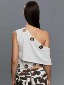 Nöista 单肩不对称上衣，饰有金属孔眼细节，修身剪裁。这款吸睛的派对上衣是女士的完美之选，适合优雅的生日派对、精致的晚宴造型以及时尚的夜间出行装扮。可轻松搭配西装或半身裙，打造摩登前卫的造型。 - 白色 - 查看 7