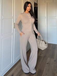 Ronhire 纽扣长袖开衫搭配宽松弹力针织裤和罗纹针织套装，尽显优雅性感街头风，适合秋季夜晚外出、晚宴派对和冬季穿着。 - 灰色 - 查看 4