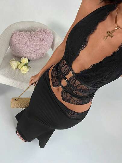 SHEIN TRNDY Conjunto de 2 piezas de camiseta de tirantes finos con escote en V y espalda descubierta de encaje negro y minifalda de encaje de talle bajo, adecuado para fiestas, Navidad, San Valentín, Año Nuevo