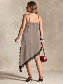 SHEIN Clasi Gaun Wanita Ukuran Besar Gaya Urban Kasual Sehari-hari dengan Hiasan Renda Asimetris di Bagian Bawah, Leher V, dan Patchwork Warna Polos - Khaki - View 2
