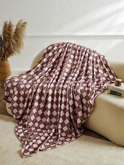1条法兰绒毯——房间装饰的首选，超级柔软轻盈，粉色格子印花，北欧风格，居家必备，适合日常使用，也可作为送给朋友、家人或自己的生日礼物。舒适保暖，柔软易打理，可爱风格
