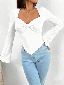 Almamuse Lässiges einfarbiges T-Shirt mit verdrehten Glockenärmeln und asymmetrischem Saum