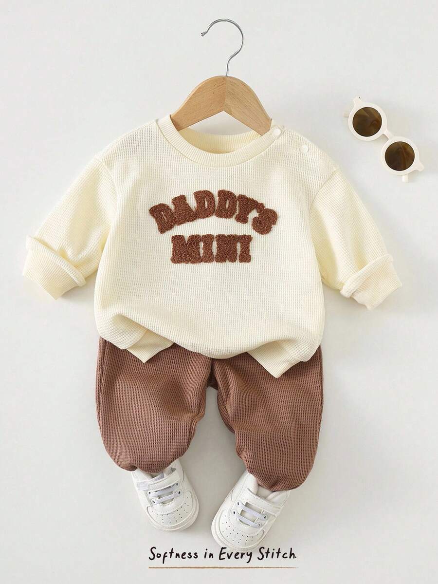 Cozy Pixies 新生儿可爱套装，字母刺绣“DADDY'S MINI”，休闲日常穿着，秋冬款 - 棕色 - 查看 1
