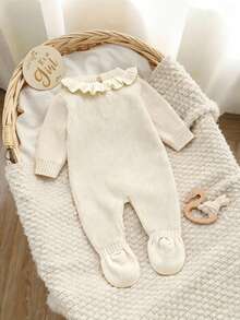 SHEIN 1 bộ quần áo liền thân dệt kim màu hồng cho trẻ sơ sinh, áo liền quần dài tay cổ ren, vải jacquard hình hươu dễ thương, ngọt ngào và thời trang - Màu be - Xem 2