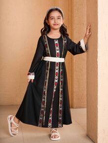 SHEIN Embroidered Sheer Robe For Young Girl This Long Dress Features A Vintage Round Neck And Long Sleeves, With A Black Base, Paired With Fashionable Prints And A Sheer Shawl. A Beige Waistband Cinches The Waist, Creating A Effect. Comfortable And Stylish, Providing Your Little One With A Truly Unique Wearing Experience. Thobes For Kid Girls Kids Black Abaya Kids Arabic Dress Abayas For Kids - Black - View 7
