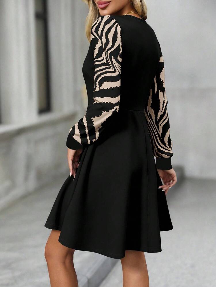 Vestido corto elegante de mujer con estampado animal y parches, adecuado para salidas y reuniones en otoño/invierno