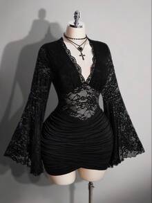 SHEIN ICON 加大码V领交叉下摆蕾丝紧身连衣裙，Y2K复古哥特蕾丝喇叭袖连衣裙 - 黑色 - 查看 4